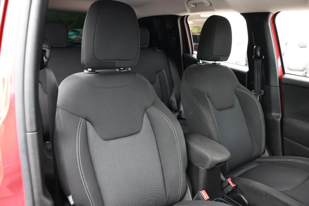2020 Jeep Renegade - Image 18 of 21