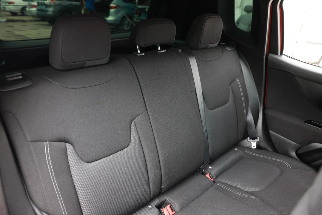 2020 Jeep Renegade - Image 14 of 21