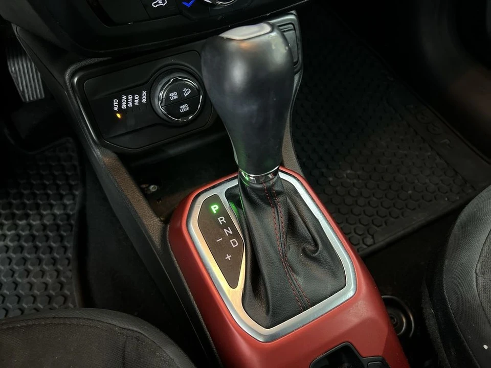 2020 Jeep Renegade - Image 14 of 21