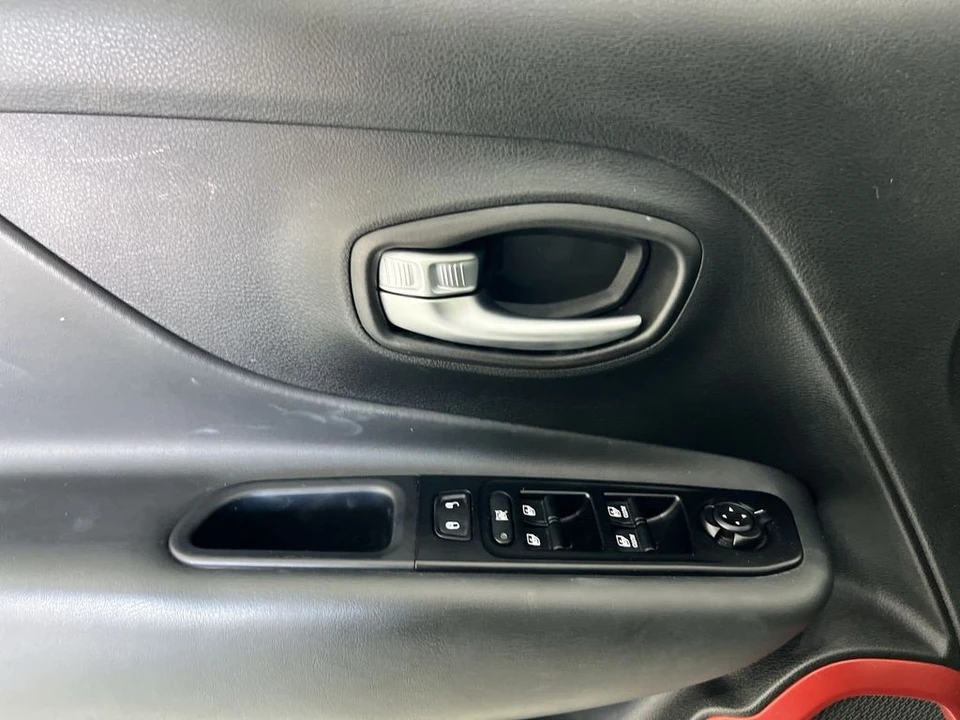 2020 Jeep Renegade - Image 20 of 21