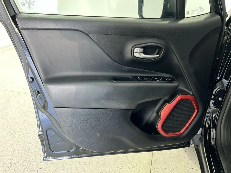 2020 Jeep Renegade - Image 19 of 21