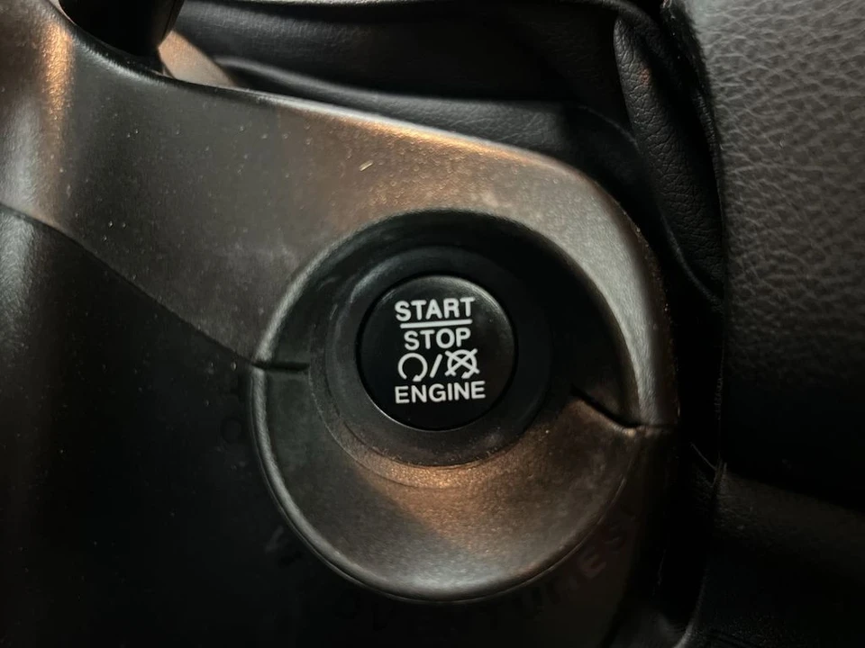 2020 Jeep Renegade - Image 15 of 21