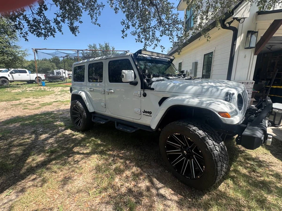 2020 Jeep JL Wrangler - Image 3 of 8