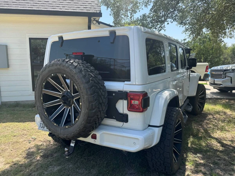 2020 Jeep JL Wrangler - Image 4 of 8