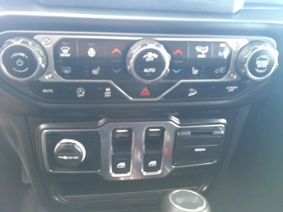 2020 Jeep JL Wrangler - Image 16 of 17