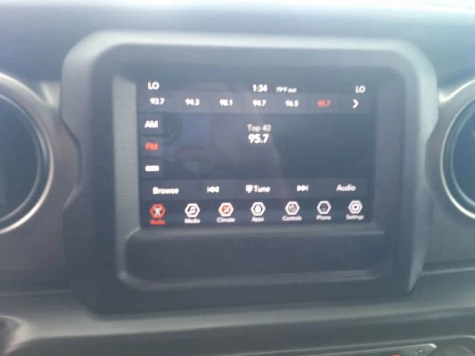 2020 Jeep JL Wrangler - Image 14 of 17