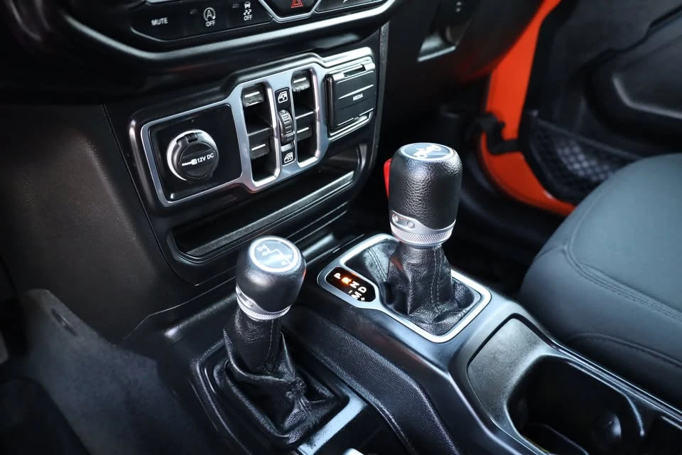 2020 Jeep JL Wrangler - Image 17 of 20