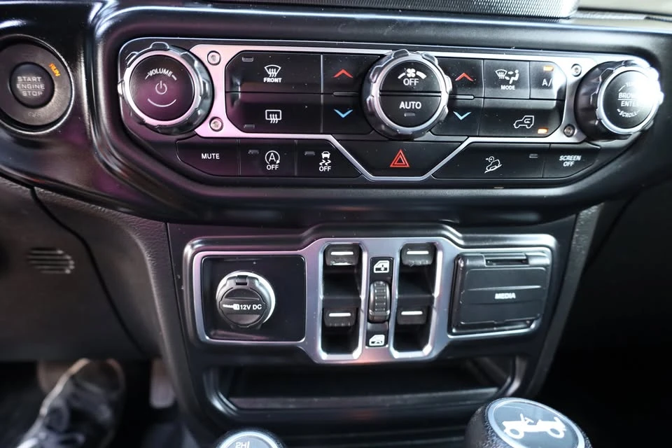 2020 Jeep JL Wrangler - Image 15 of 20