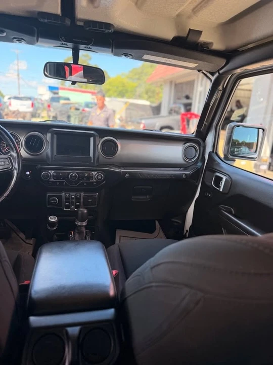 2020 Jeep JL Wrangler - Image 15 of 20