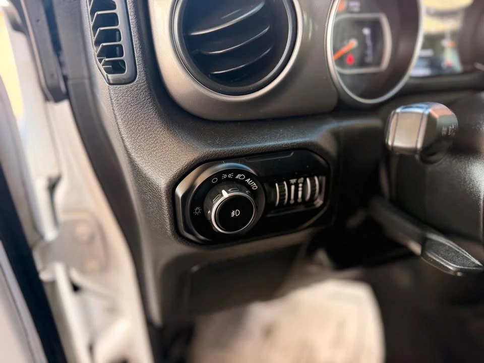 2020 Jeep JL Wrangler - Image 19 of 20