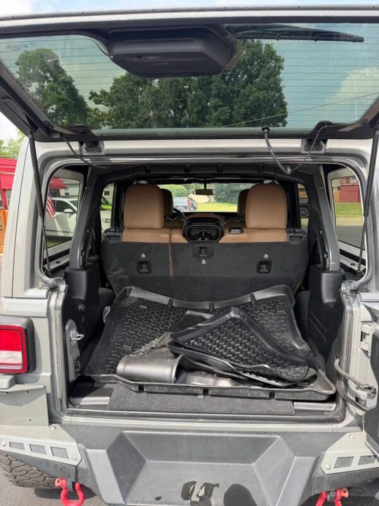 2020 Jeep JL Wrangler - Image 17 of 19