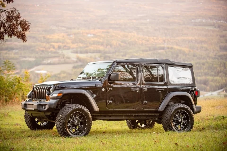 2020 Jeep JL Wrangler - Image 18 of 20