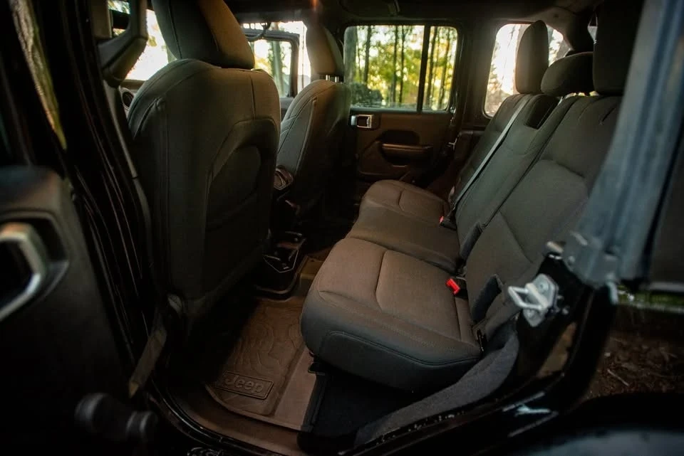 2020 Jeep JL Wrangler - Image 17 of 20