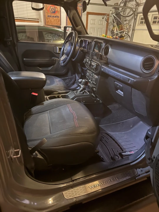 2020 Jeep JL Wrangler - Image 17 of 18