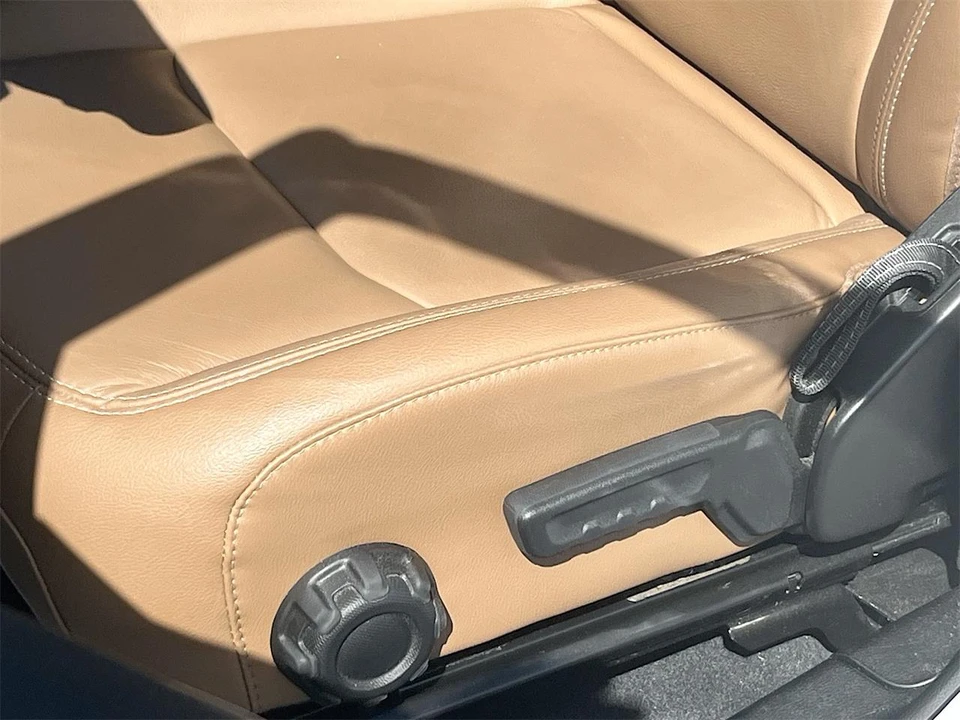 2020 Jeep JL Wrangler - Image 19 of 31
