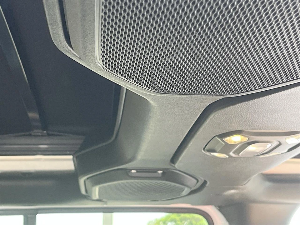2020 Jeep JL Wrangler - Image 25 of 31