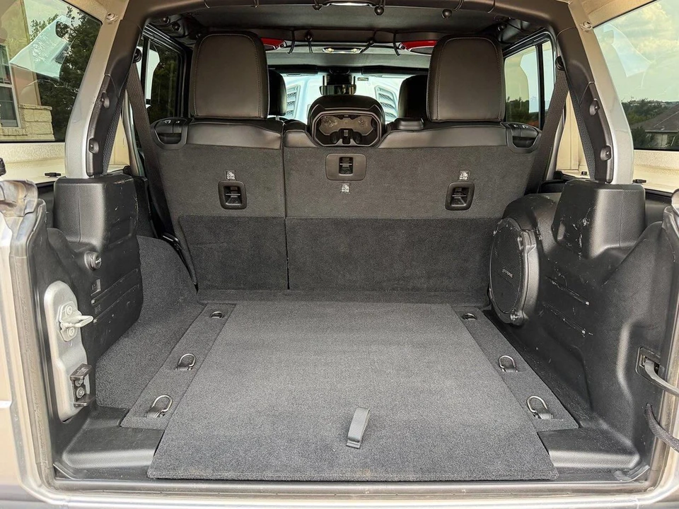 2020 Jeep JL Wrangler - Image 25 of 31