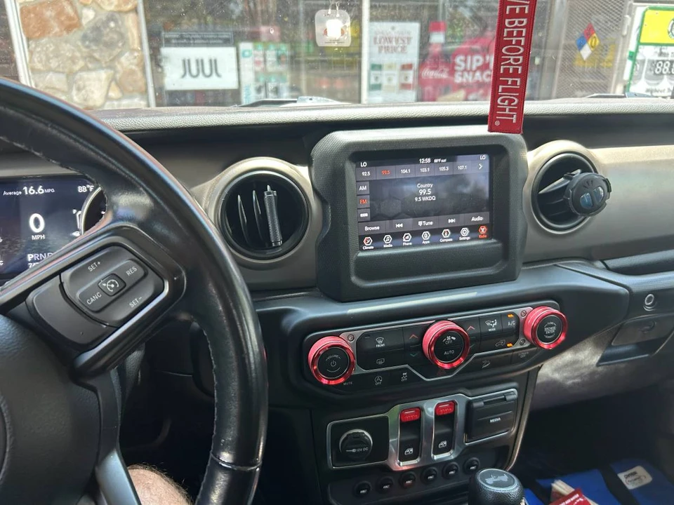 2020 Jeep JL Wrangler - Image 2 of 8