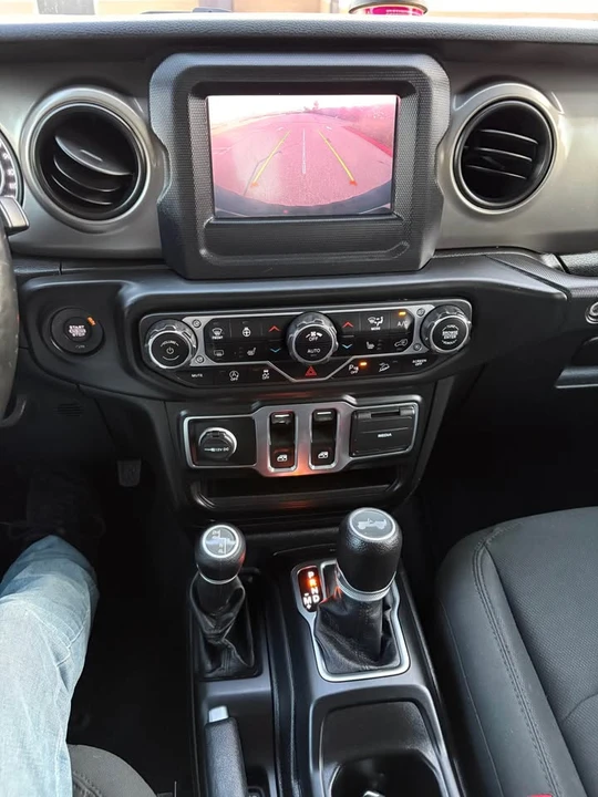 2020 Jeep JL Wrangler - Image 14 of 15