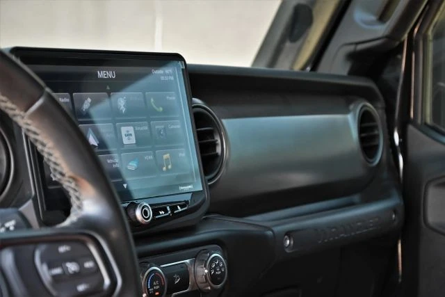 2020 Jeep JL Wrangler - Image 20 of 31