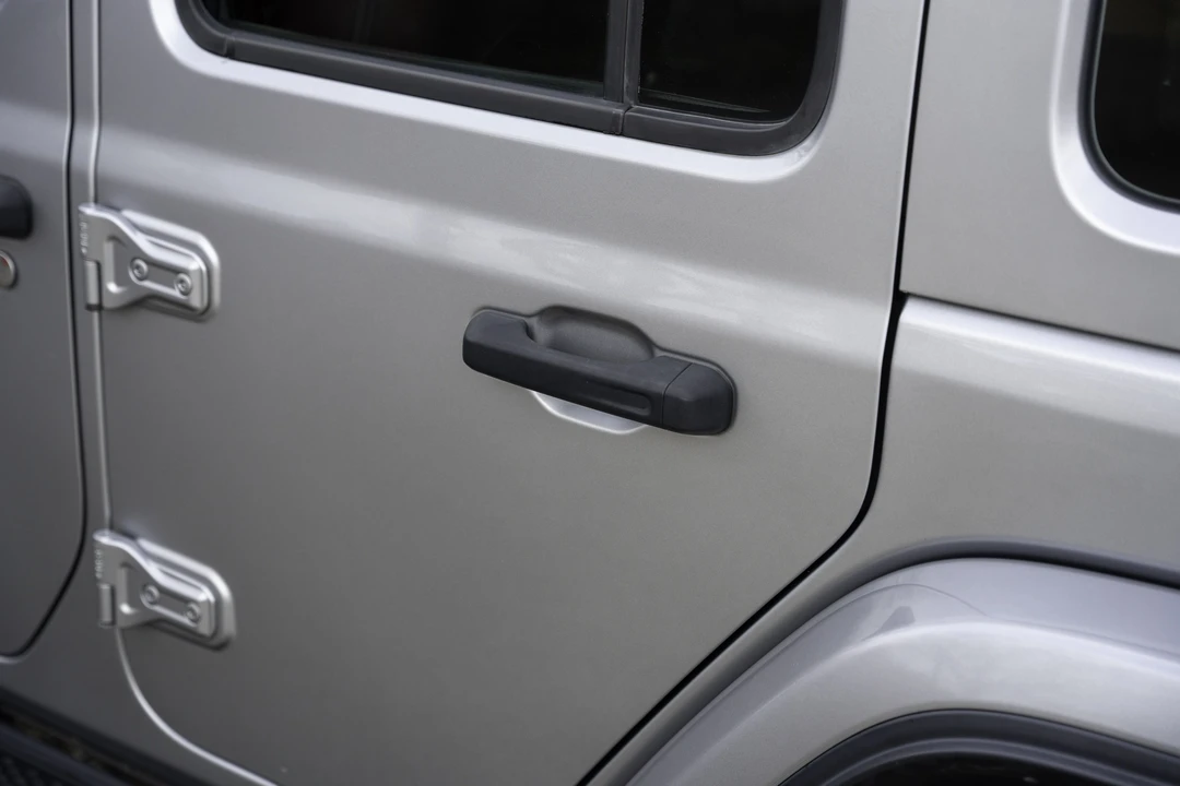 2020 Jeep JL Wrangler - Image 17 of 31