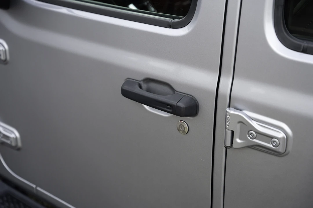2020 Jeep JL Wrangler - Image 18 of 31