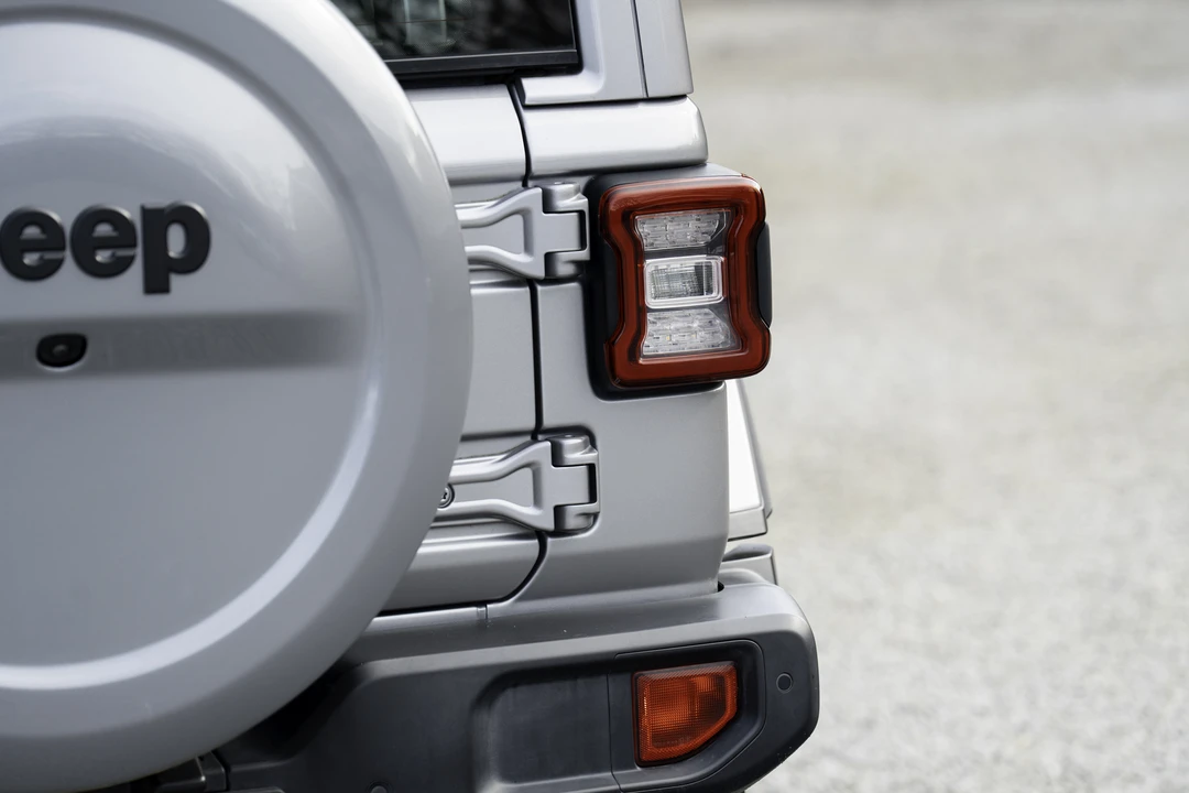 2020 Jeep JL Wrangler - Image 25 of 31