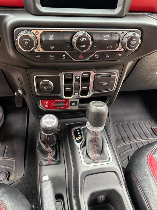 2020 Jeep JL Wrangler - Image 15 of 17