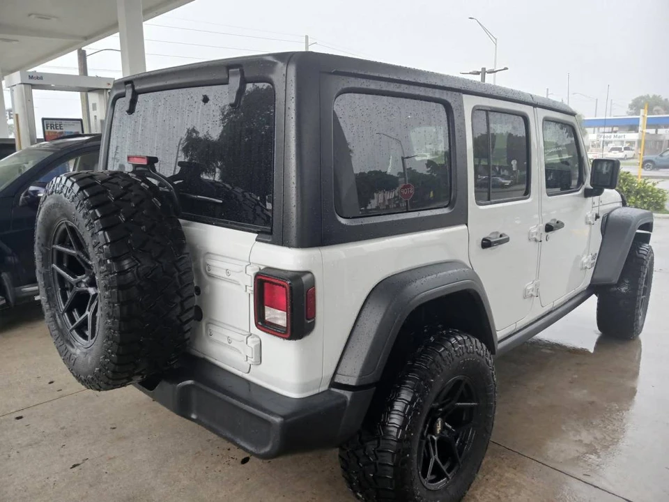 2020 Jeep JL Wrangler - Image 8 of 24