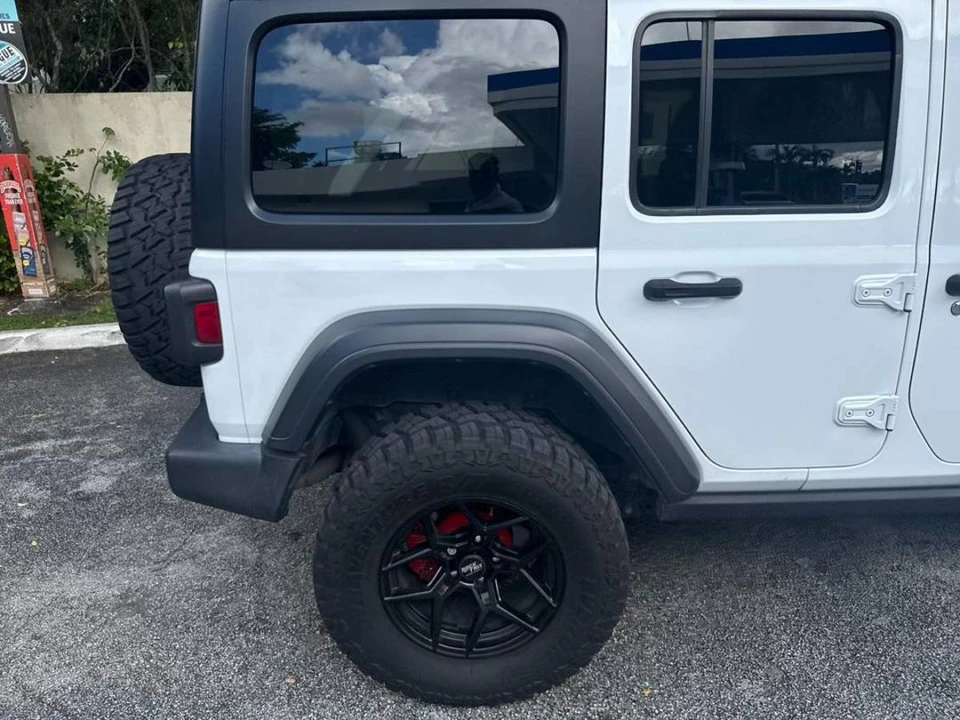 2020 Jeep JL Wrangler - Image 23 of 24