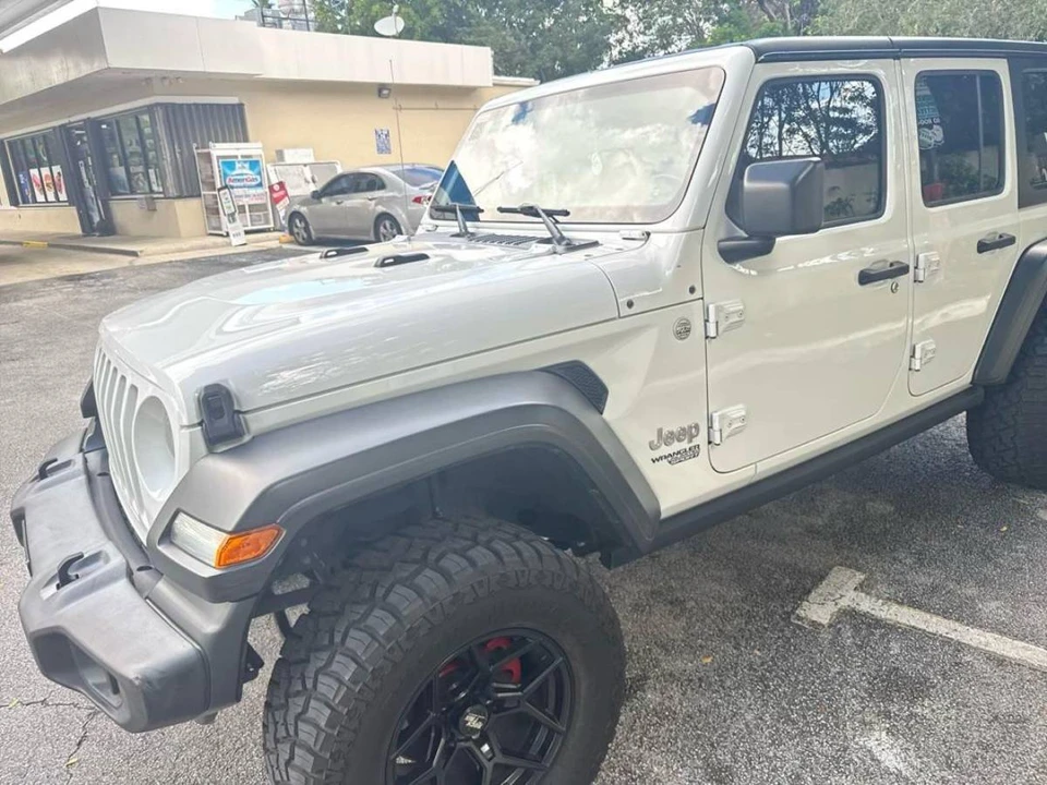 2020 Jeep JL Wrangler - Image 16 of 24