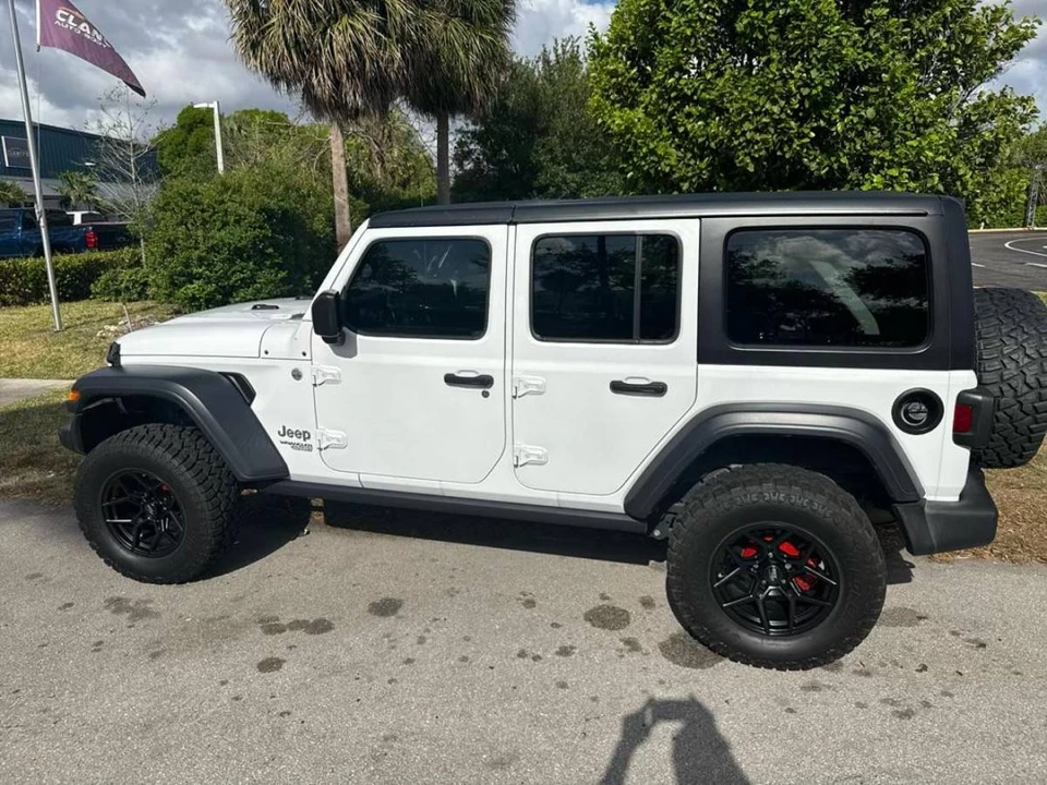 2020 Jeep JL Wrangler - Image 2 of 24