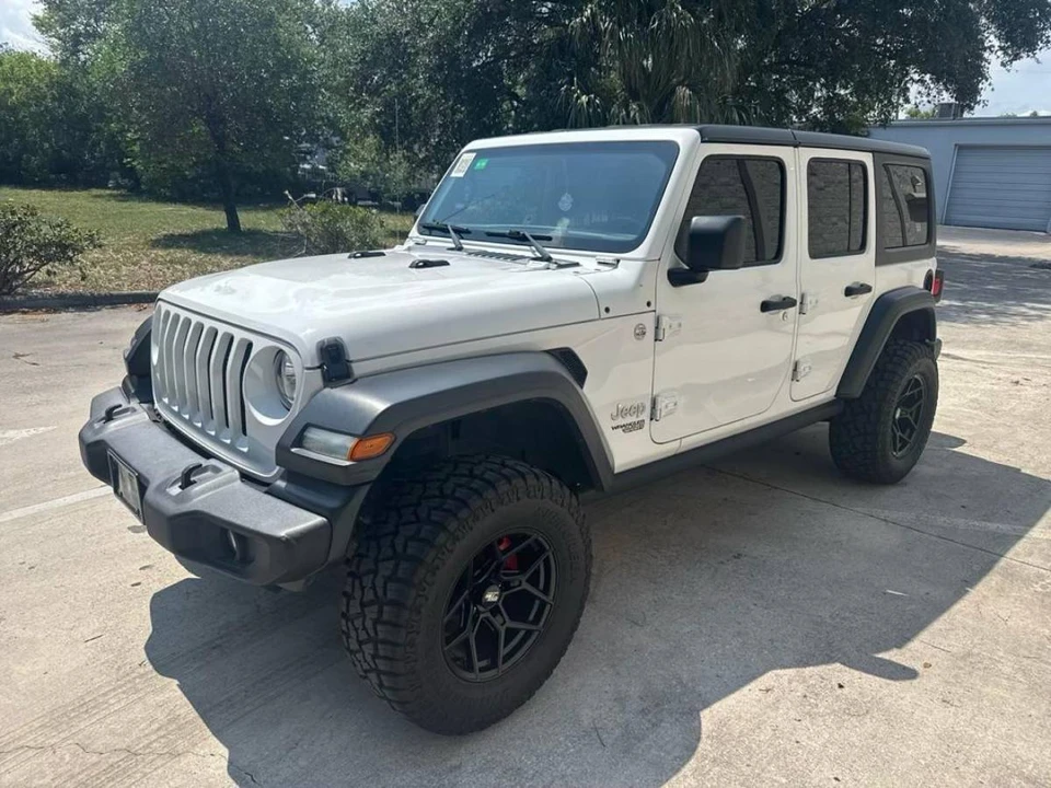 2020 Jeep JL Wrangler - Image 3 of 24
