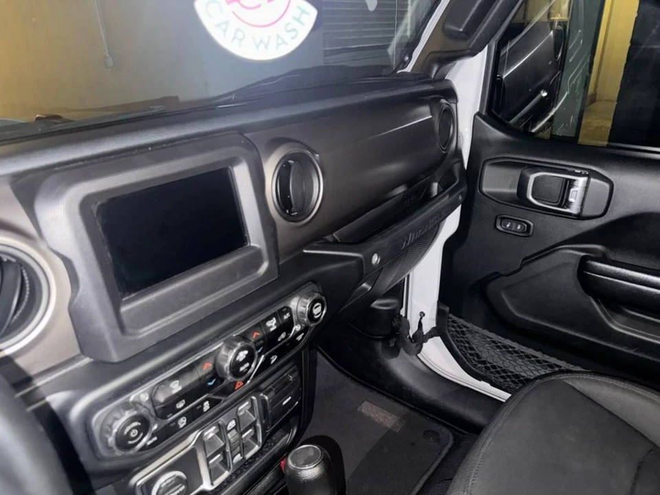 2020 Jeep JL Wrangler - Image 9 of 24