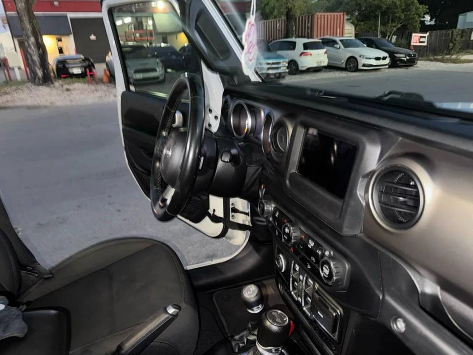 2020 Jeep JL Wrangler - Image 19 of 24