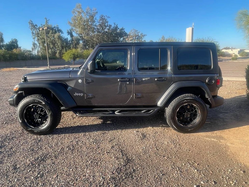 2020 Jeep JL Wrangler - Image 15 of 18
