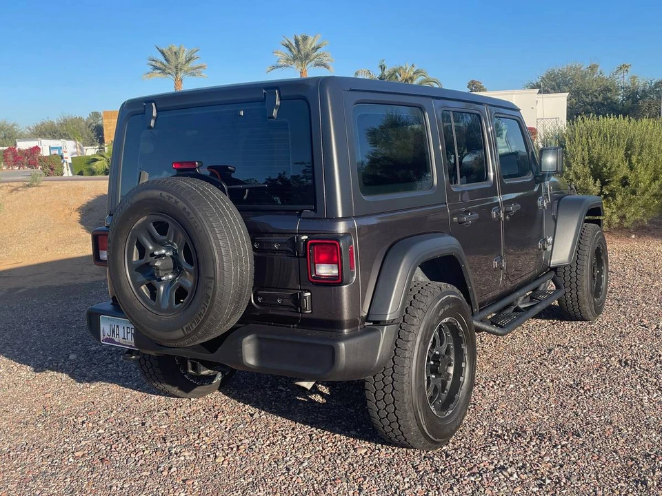 2020 Jeep JL Wrangler - Image 16 of 18