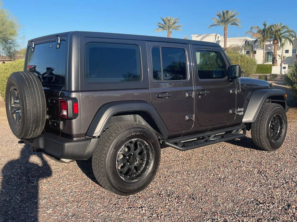 2020 Jeep JL Wrangler - Image 17 of 18