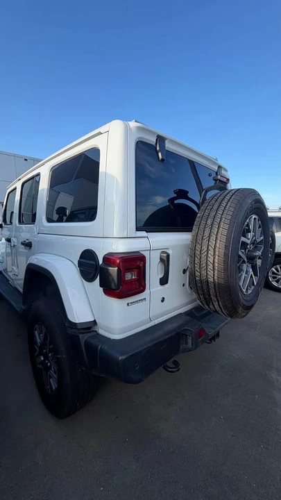 2020 Jeep JL Wrangler - Image 3 of 4