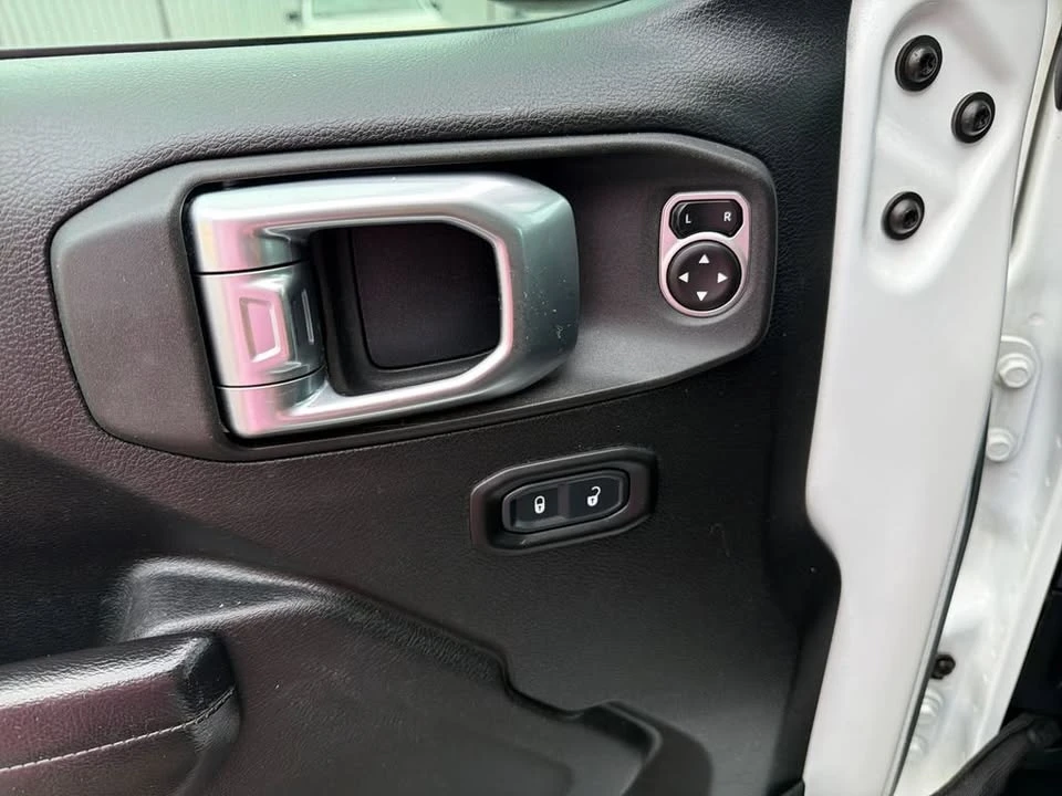 2020 Jeep JL Wrangler - Image 11 of 20