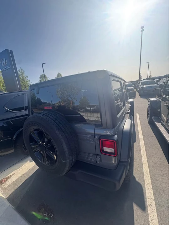 2020 Jeep JL Wrangler - Image 3 of 6