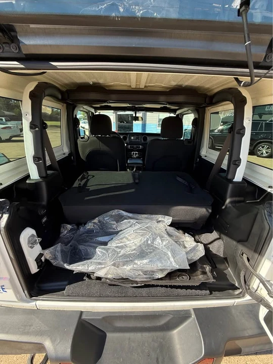 2020 Jeep JL Wrangler - Image 19 of 20