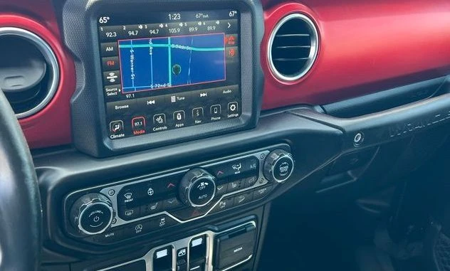 2020 Jeep JL Wrangler - Image 18 of 20