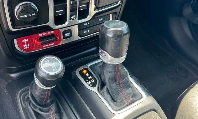 2020 Jeep JL Wrangler - Image 19 of 20