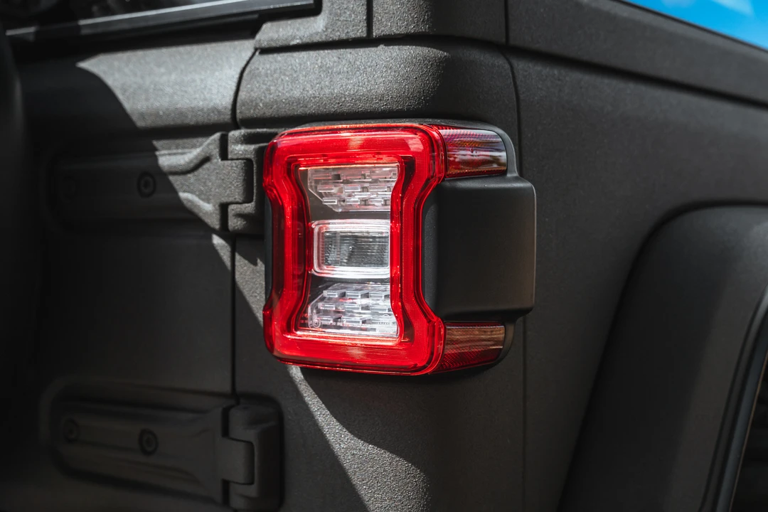 2020 Jeep JL Wrangler - Image 29 of 31