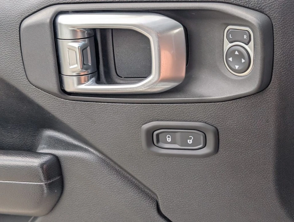 2020 Jeep JL Wrangler - Image 25 of 26