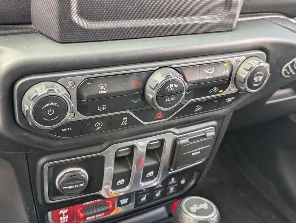 2020 Jeep JL Wrangler - Image 18 of 26