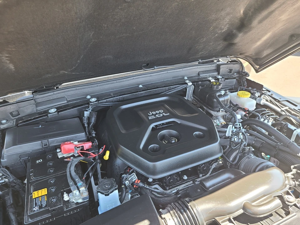 2020 Jeep JL Wrangler - Image 23 of 24