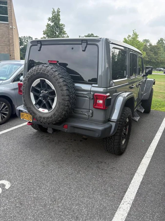 2020 Jeep JL Wrangler - Image 10 of 10