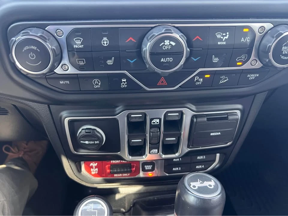 2020 Jeep JL Wrangler - Image 14 of 15